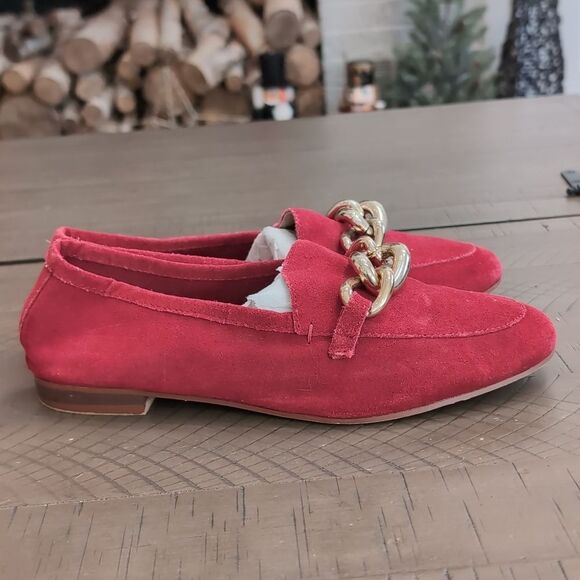 Ellos Poppy Red Suede Loafers with Gold Tone Chain Accent Sz 8 - Picture 2 of 9